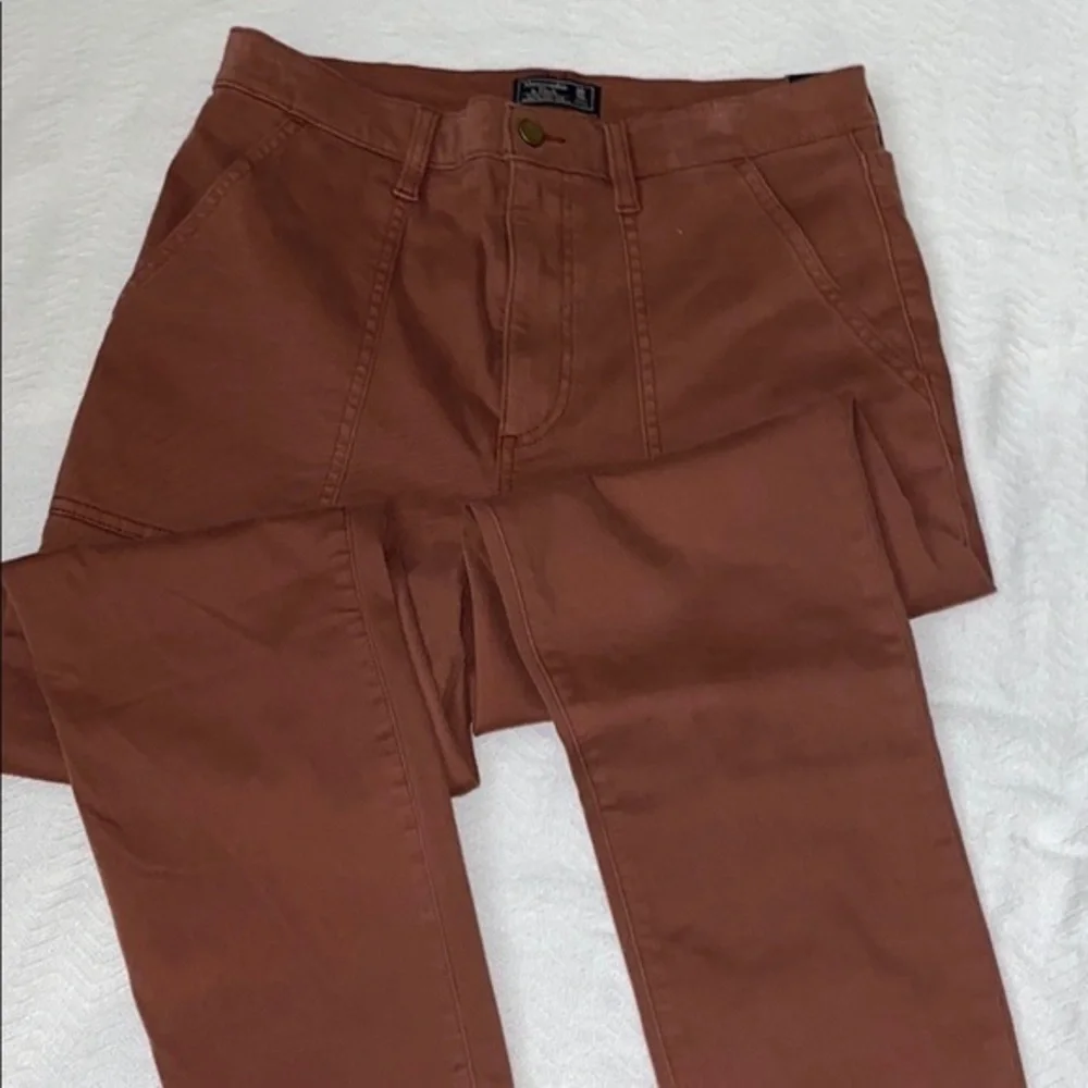 NEW WOMEN’S ABERCROMBIE ULTRA HIGH RISE SUPER SKINNY JEAN (FIRM PRICE)